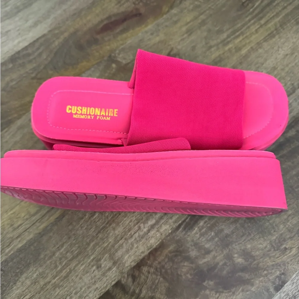 Cushionaire Hot Pink Slide Sandals for Women Size 7.5 - Picture 2 of 5